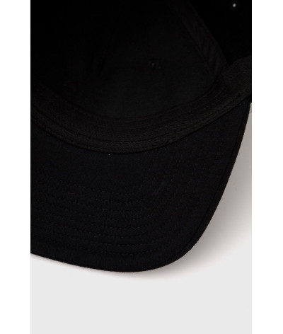 710833790001
  Polo Ralph Lauren
  Noir
  Casquette
  Tissu principal: 59% Polyester, 41% Coton
. Coupe : Regular .. Coupe :