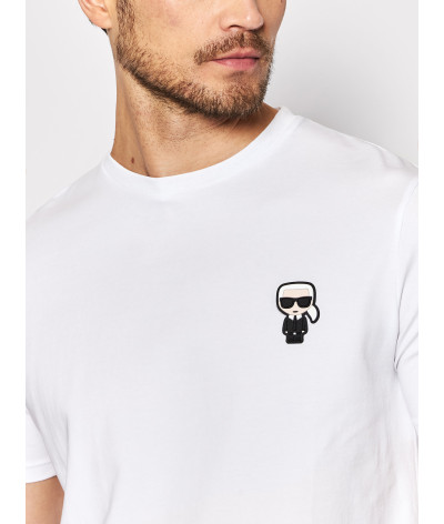 755027 532221 10
  Karl Lagerfeld
  Blanc
  T-Shirts
  Tissu principal: 95% coton, 5% Elastanne
. Coupe : Regular .. Coupe :