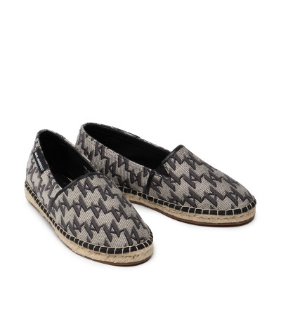 855021531478980
  Karl Lagerfeld
  Beige
  Espadrille
  Tissu principal: Tissu, Simili cuir
. Coupe : Regular .
<p class="p1" st