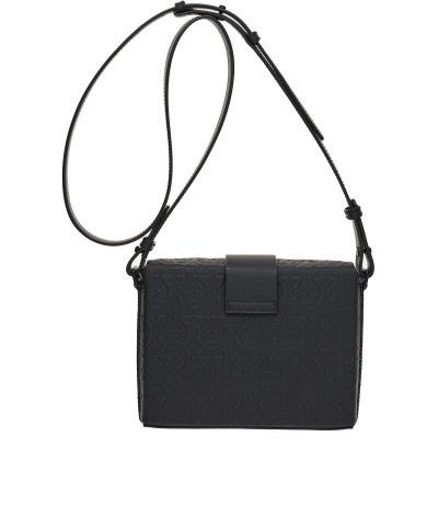 SAC 748341
  Salvatorre Ferragamo .
Couleur : Noir .
Type : Sacoche .
Composition :Tissu principal: 100% Cuir .
Coupe : Regular 