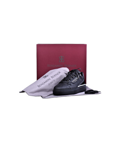 BNJ0120 RAPHAEL MATT BLACK
  Benjamin Berner
  Noir
  Sneakers
  Tissu principal: 100% Cuir
. Coupe : Regular .
<p class="p1" st