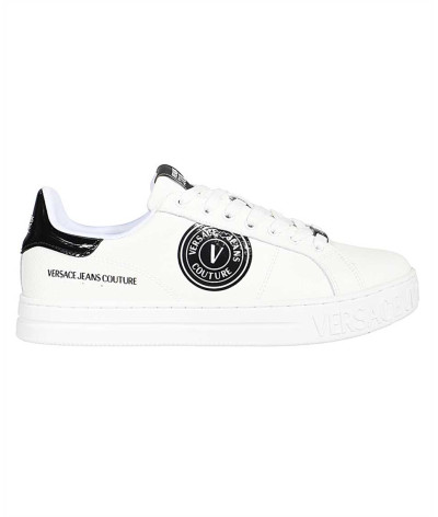 75YA3SK1 ZP332 L02
  Versace Jeans Couture
  Blanc
  Sneakers
  72% BOVINO, 28% PU
. Coupe : Regular .<span class="Apple-tab-spa