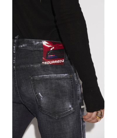 S71LB1042 900
  Dsquared
  Noir
  Jeans , Cool Guy
 Tissu principal: 98% Cotton, 2% Elastanne
. Coupe : Regular .. Coupe :