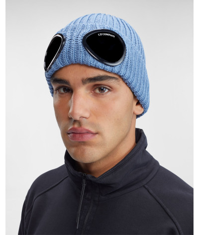 15CMAC300A 005509A 838
  C.P. Company   Bleu
  Bonnet
 Tissu principal: 100% Cotton
. Coupe : Regular .. Coupe :