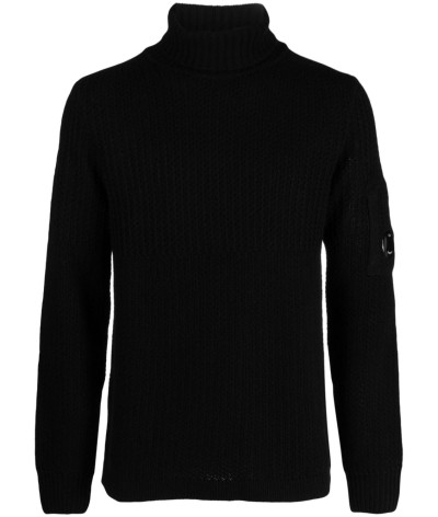 15CMKN237A 006595A 999
  C.P. Company
  Noir
  Pull
 Tissu principal: 55% Laine Vierge, 45% Polyester
. Coupe : Regular .. Coupe