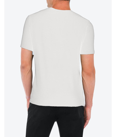 ZZA0713 0239 2001
  Moschino
   Blanc
  T-Shirt
 Tissu principal: 97% Cotton, 3% Elastanne
. Coupe : Regular .. Coupe :