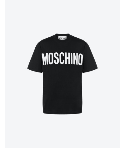 ZZA0701 0241 1555
  Moschino
  Noir
  T-Shirt
 Tissu principal: 100% Cotton
. Coupe : Regular .. Coupe :