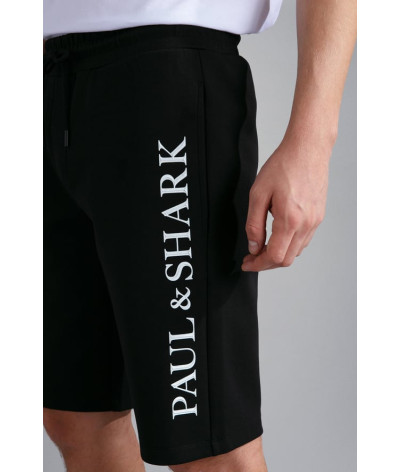 24411838011
   Paul &amp; Shark
   Noir
  Short
  Tissu principal: 100% coton
. Coupe : Regular .. Coupe :