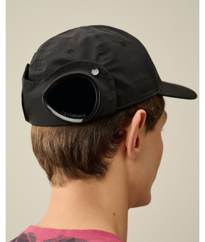 16CMAC146A-005904A 999
  C.P. Company
  Noir
  Casquette
 Tissu principal: 100% Cotton
. Coupe : Regular .                . Coup