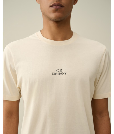 16CMTS141A-006586W 103
  C.P. Company
  Blanc
  T-Shirt
 Tissu principal: 100% Cotton
. Coupe : Regular .                . Coupe