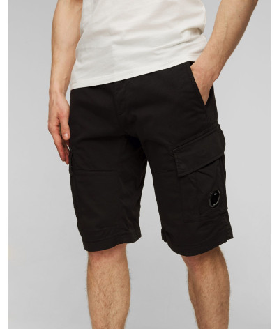 16CMBE116A-005694G 999
  C.P. Company 
  Noir
  Short
 Tissu principal: 98% Cotton, 2% Elastanne
. Coupe : Regular .            