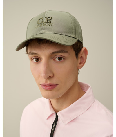 16CMAC147A-005904A 627
  C.P. Company
  Beige
  Casquette
  Tissu principal: 100% Cotton
. Coupe : Regular .                . Co