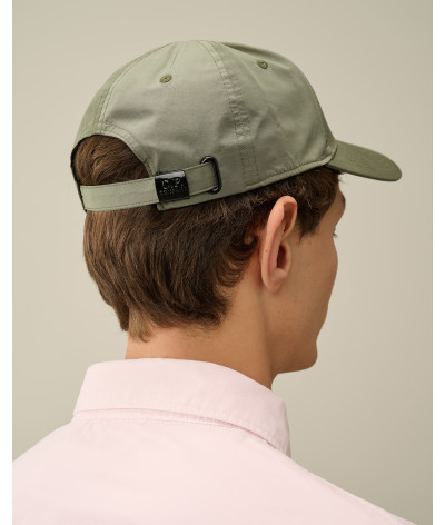 16CMAC147A-005904A 627
  C.P. Company
  Beige
  Casquette
  Tissu principal: 100% Cotton
. Coupe : Regular .                . Co