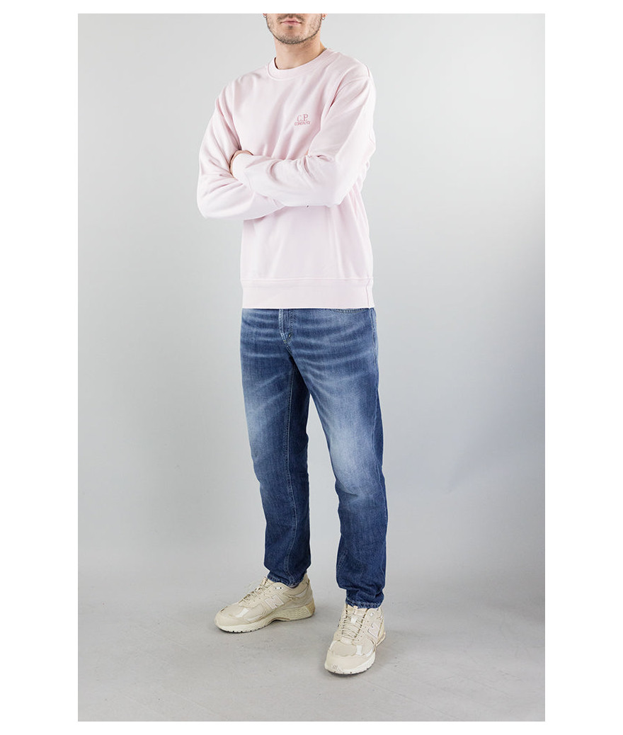 16CMSS098B-110044R 501
  C.P. Company 
  ROse
  Sweat
 Tissu principal: 100% Cotton
. Coupe : Regular .                . Coupe :