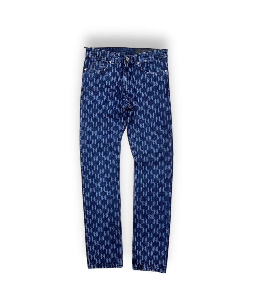 265840-542869-690
  Karl Lagerfeld
  Bleu
  Pantalon
  Tissu principal: 100% Cotton
. Coupe : Regular .                . Coupe :