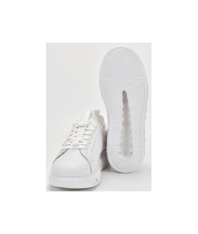 855012-541470-10
  Karl Lagerfeld
  Blanc
  Sneakers
  Tissu principal: 100% Cuir
. Coupe : Regular .                
<p class="