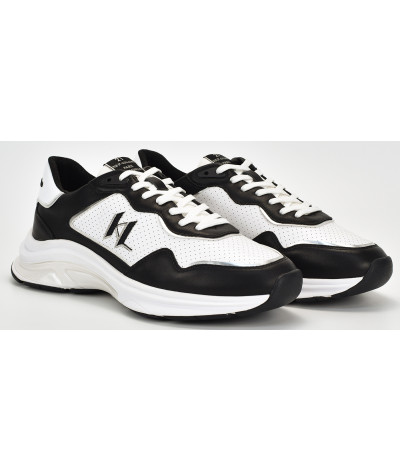 855018-541471-19
  Karl Lagerfeld
  Blanc/Noir
  Sneakers
  Tissu principal: 100% Cuir
. Coupe : Regular .                
<p cl