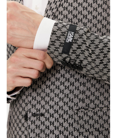 155200-542115-990
  Karl Lagerfeld
  Gris
  Veste
  Tissu principal: 55% viscose, 45% polyester
. Coupe : Regular .             