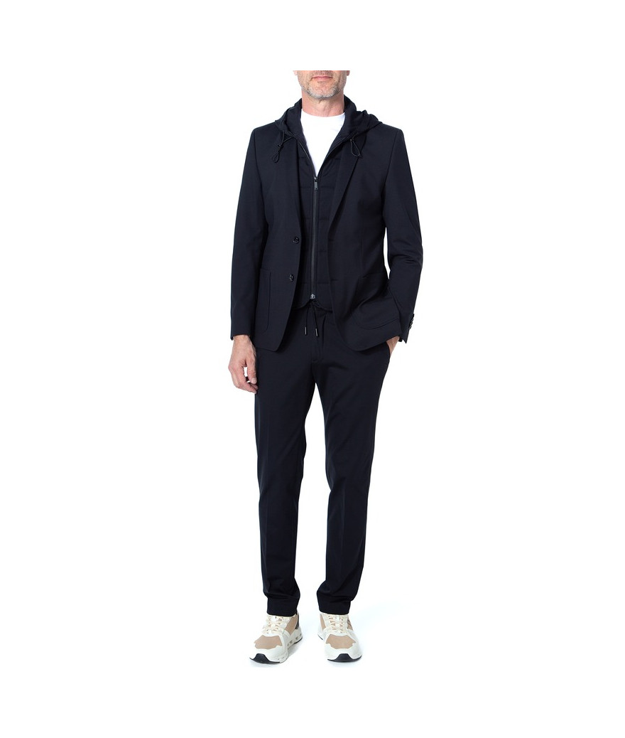 155384-542027-990
  Karl Lagerfeld
  Noir
  Veste
 Tissu principal: 86% polyester, 14% élasthanne
. Coupe : Regular .           