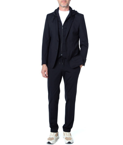 155384-542027-990
  Karl Lagerfeld
  Noir
  Veste
 Tissu principal: 86% polyester, 14% élasthanne
. Coupe : Regular .           