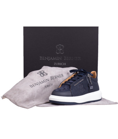 BNJ0161 THEO 3D NAVY
  Benjamin Berner

  Marine

  Sneakers

  Tissu principal: 100% Cuir

. Coupe : Regular .         