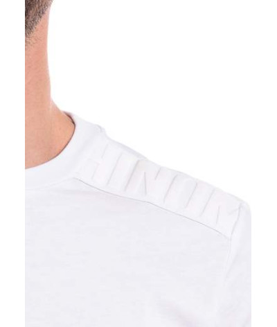 V3A0707-9407-00001
  Moschino
  Blanc
  T-Shirt
   Tissu principal: 100% Cotton
. Coupe : Regular .                . Coupe :