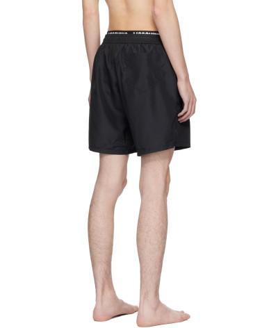 V3A4245-9301-0555
  Moschino
  Noir
  Short de Bain
   Tissu principal: 100% Polyester
. Coupe : Regular .                . Coup