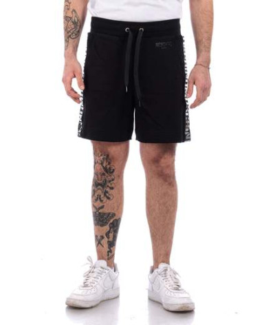 V3A6703-9410-0555
  Moschino
  Noir
  Short
   Tissu principal: 100% Cotton
. Coupe : Regular .                . Coupe :