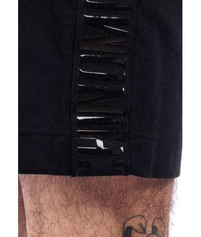 V3A6703-9410-0555
  Moschino
  Noir
  Short
   Tissu principal: 100% Cotton
. Coupe : Regular .                . Coupe :