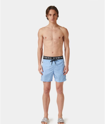 ICE4MBM07-BLUE
  Iceberg
  Bleu
  Short
   Tissu principal: 100% Polyester
. Coupe : Regular .                . Coupe :