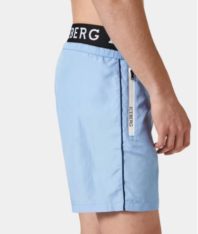 ICE4MBM07-BLUE
  Iceberg
  Bleu
  Short
   Tissu principal: 100% Polyester
. Coupe : Regular .                . Coupe :