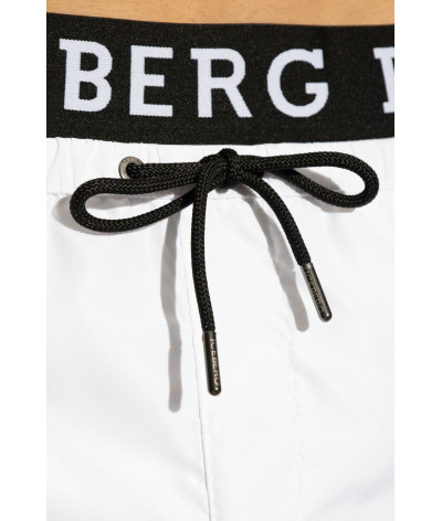 ICE4MBM07-WHITE
  Iceberg
  Blanc
  Short
   Tissu principal: 100% Polyester
. Coupe : Regular .                . Coupe :