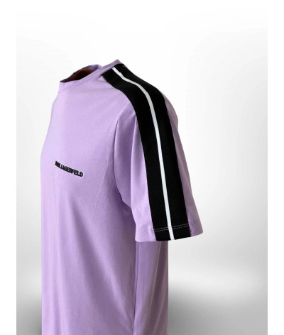 755403-533221-230
  Karl Lagerfeld
  Violet
  T-Shirt
  Tissu principal: 95% Cotton, 5% Elastanne
. Coupe : Regular .           