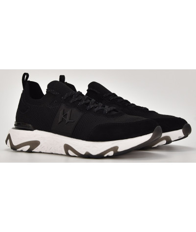 855031-533478-990
  Karl Lagerfeld
  Noir
  Sneakers
  Tissu principal: 70% Polyester, 30% LED
. Coupe : Regular .              