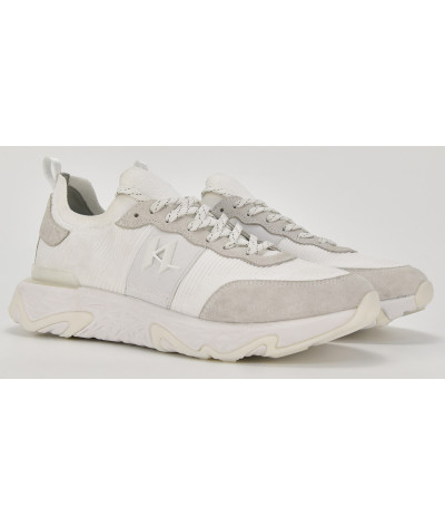 855031-533478-10
  Karl Lagerfeld
  Blanc
  Sneakers
  Tissu principal: 70% Polyester, 30% LED
. Coupe : Regular .              