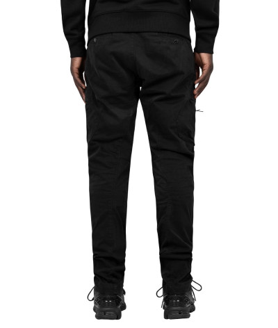 17CMPA121A-005529G-999
  C.P. Company
   Noir
  Pantalon Cargo
 Tissu principal: 100% Cotton
. Coupe : regular                . 