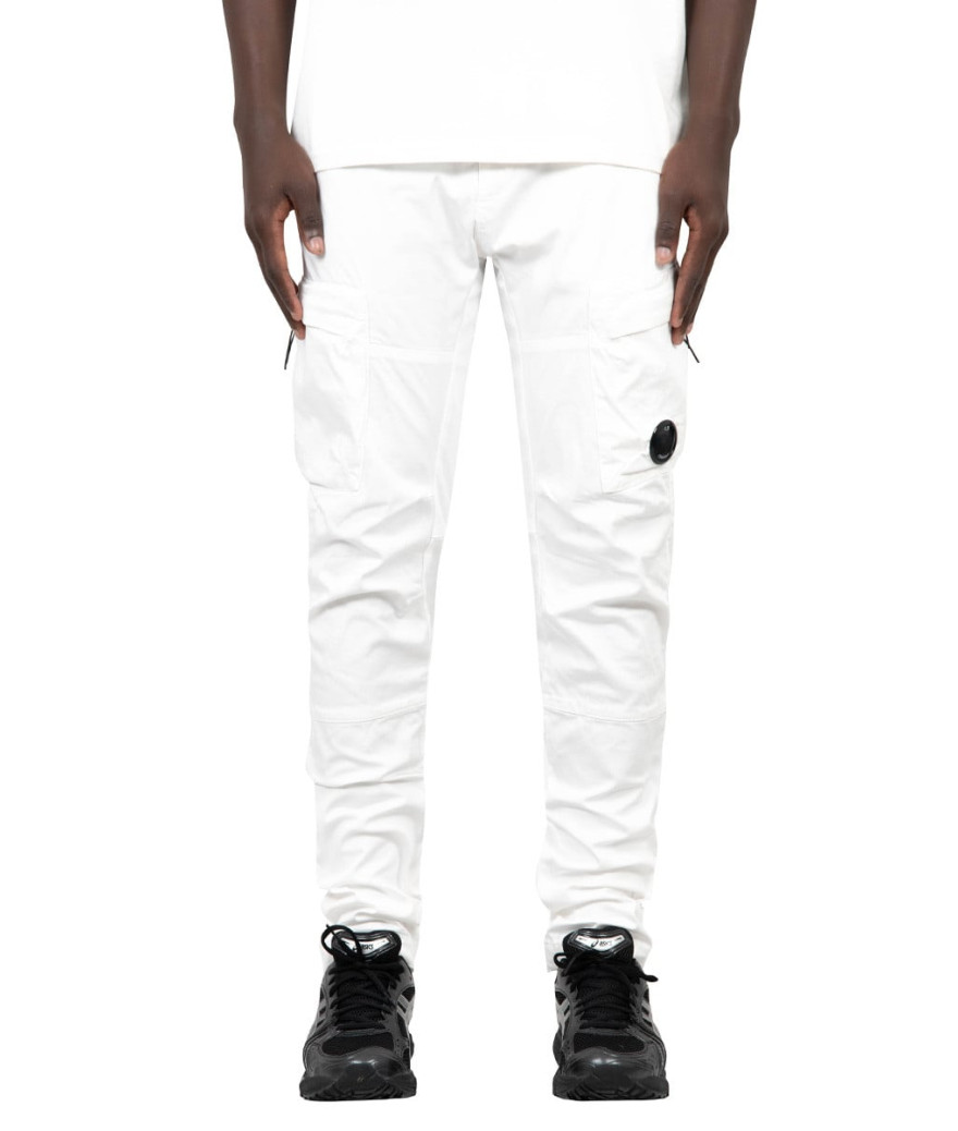 17CMPA121A-005529G-103
  C.P. Company
   Blanc
  Pantalon Cargo
 Tissu principal: 100% Cotton
. Coupe : regular                .