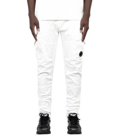 17CMPA121A-005529G-103
  C.P. Company
   Blanc
  Pantalon Cargo
 Tissu principal: 100% Cotton
. Coupe : regular                .