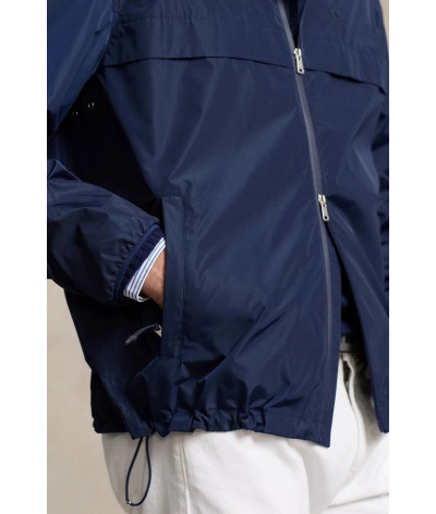 710940773001
  Ralph Lauren
   Marine
  Jogging
  Tissu principal: 66% Polyester, 34% Polyester recyclé
. Coupe : regular       