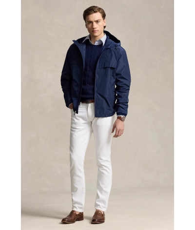 710940773001
  Ralph Lauren
   Marine
  Jogging
  Tissu principal: 66% Polyester, 34% Polyester recyclé
. Coupe : regular       