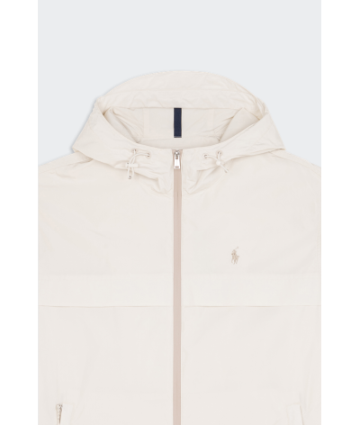 710940773002
  Ralph Lauren
   Beige
  Jogging
  Tissu principal: 66% Polyester, 34% Polyester recyclé
. Coupe : regular        