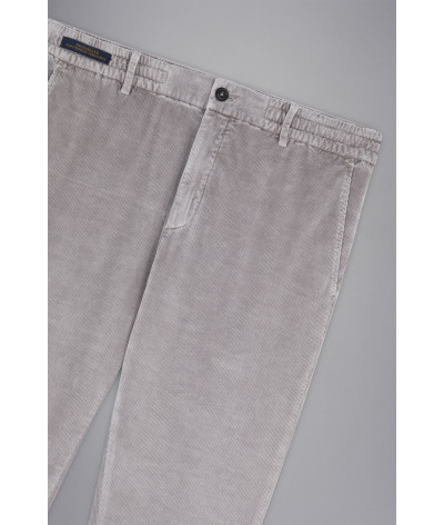 14314020-667
  Paul &amp; Shark
   Gris
  Pantalon
  74 % coton, 24 % modal, 2 % élasthanne - Doublure des poches : 65 % polyest