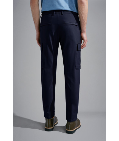 14314097-050
  Paul &amp; Shark
   Marine
  Pantalon
  Tissu principal: 88 % nylon, 12 % élasthanne
. Coupe : regular           