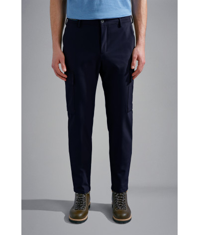 14314097-050
  Paul &amp; Shark
   Marine
  Pantalon
  Tissu principal: 88 % nylon, 12 % élasthanne
. Coupe : regular           