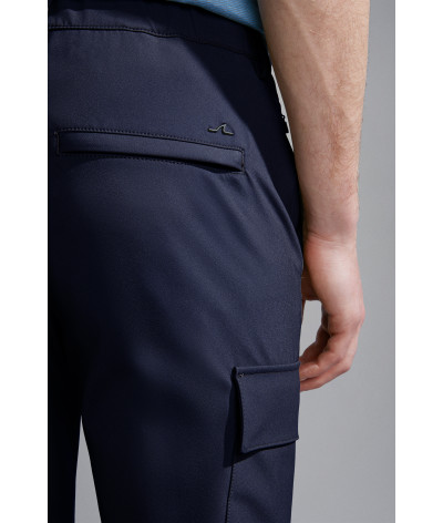 14314097-050
  Paul &amp; Shark
   Marine
  Pantalon
  Tissu principal: 88 % nylon, 12 % élasthanne
. Coupe : regular           