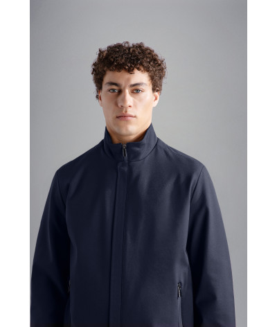 14312231-050
  Paul &amp; Shark
   Marine
  Veste
  Tissu principal: 88 % nylon, 12 % élasthanne
. Coupe : regular              