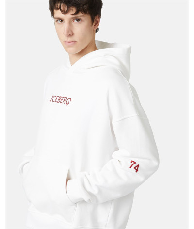 E120 - 6332 - 1111
  Iceberg
   Blanc
  Sweat Capuche
  Tissu principal: 100% Cotton
. Coupe : regular                . Coupe :