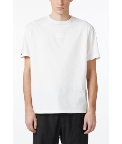 F071 - 6327 - 1111
  Iceberg
   Blanc
  T-Shirt
  Tissu principal: 100% Cotton
. Coupe : regular                . Coupe :