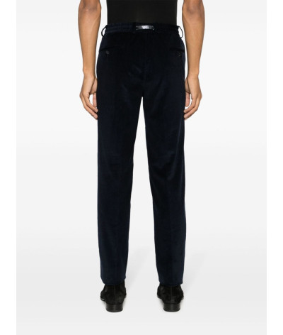 255056-544035-990
  Karl Lagerfeld
   Noir
  Pantalon
  Tissu principal: 87% Polyester, 13% élasthanne
. Coupe : regular        