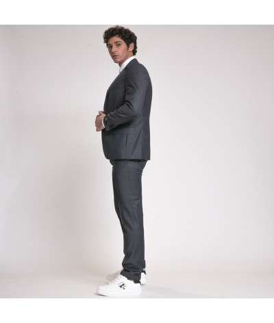 255056-544031-910
  Karl Lagerfeld
   Gris
  Pantalon
  Tissu principal: 68% Cotton, 32% polyester
. Coupe : regular            